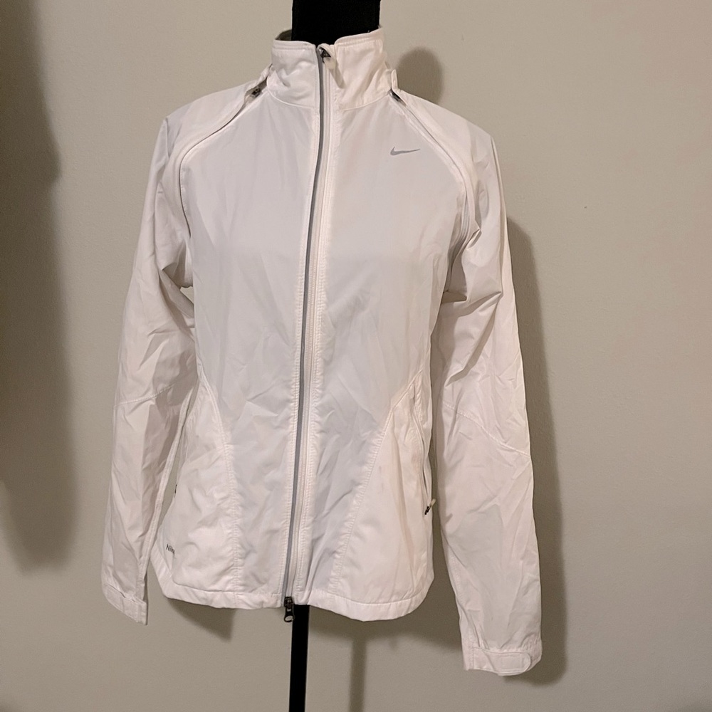 Women’s Nikefit white size M running jacket.